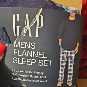 GAP NWT Men's Flannel Sleep Set - Navy and Plaid Size Medium